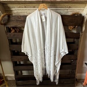 NWT VERSONA Lace and Fringe Kimono in Ivory OS